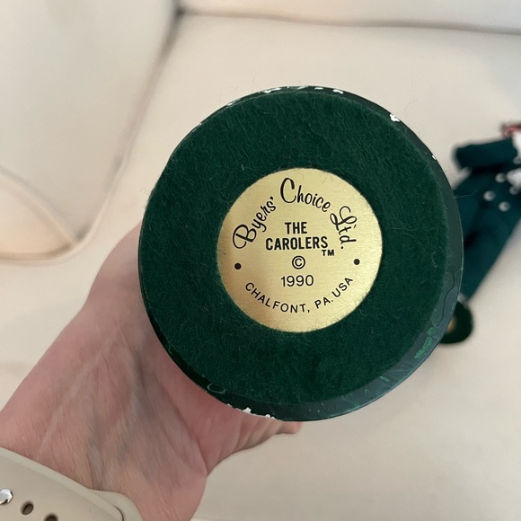 Traditional Assorted Caroler’s by By Byers’ Choice Ltd. - Picture 9 of 10